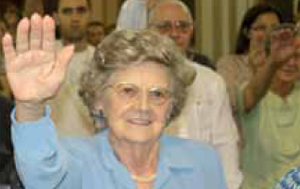 Elmira na pose do novo secretário geral, em 2010